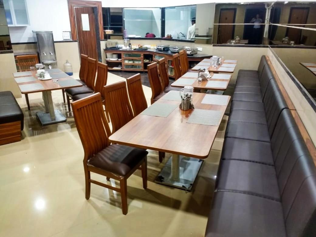 시리지 바티카 호텔 수라트 외부 사진